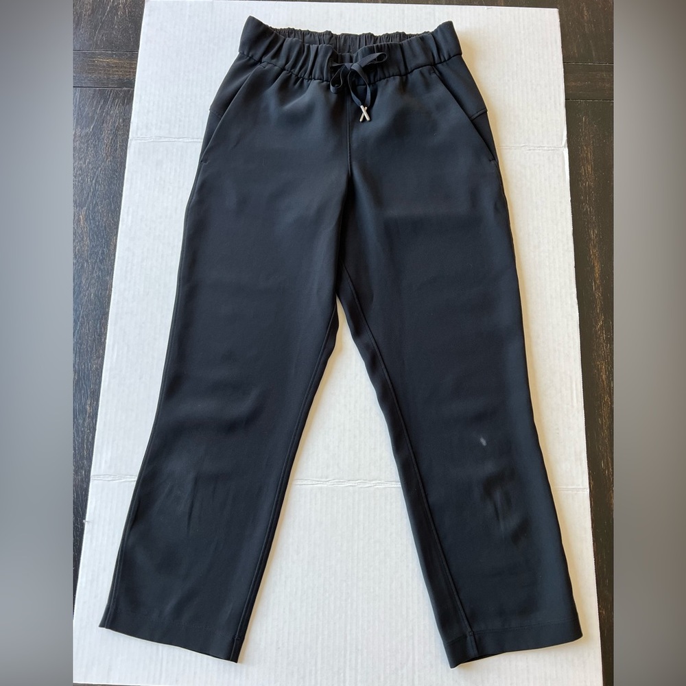 Lululemon Cropped Black Pull-on Pants. 
Size 6